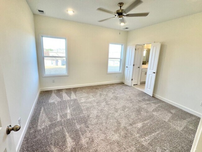 Photo - HughettaStN70 Unit 1