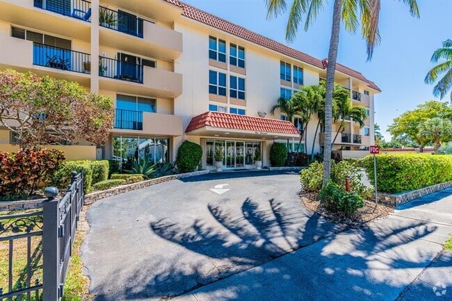 Building Photo - 1000 Spanish River Rd Unit 3T Rental