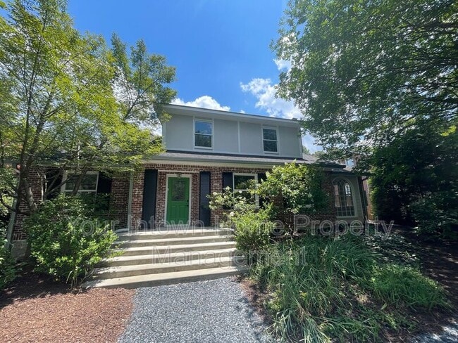 Building Photo - 2695 Sharondale Dr NE
