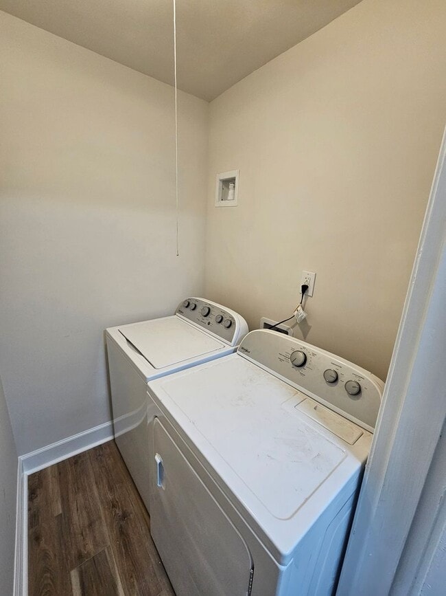 Photo - 1310 Grove St N