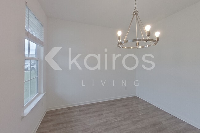 Photo - 307 Silver Maple Ln