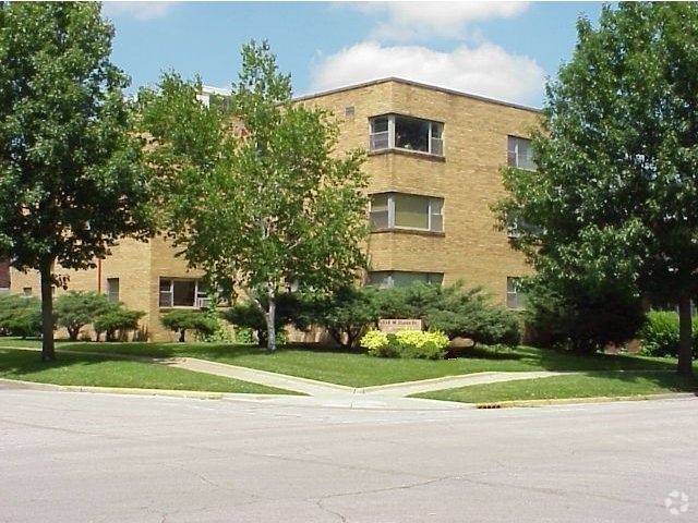 Building Photo - Clark Street Rental