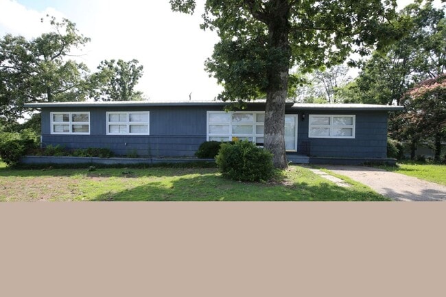 Building Photo - 2816 8th St NE