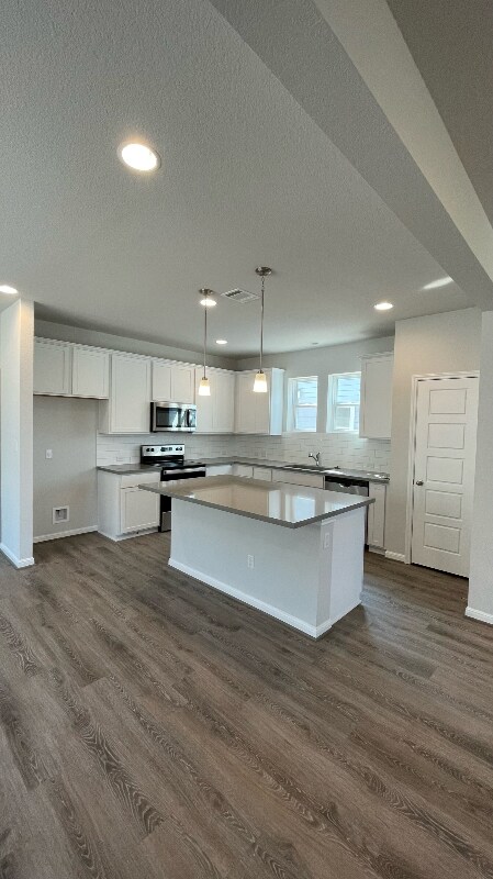 Photo - 204 Pebblestream Pass