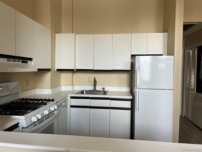 Photo - 21 Village Ml