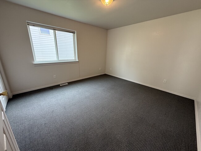 Photo - 913 Cardinal Dr