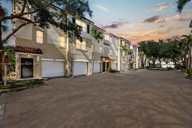 Building Photo - 5840 W Sample Rd Unit 202