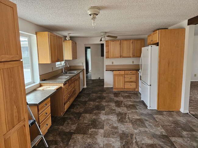 Photo - 208 Aquarius Way