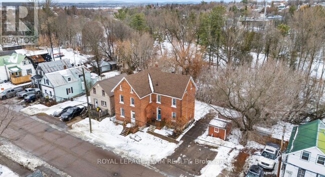 Photo - 509 Moffat St