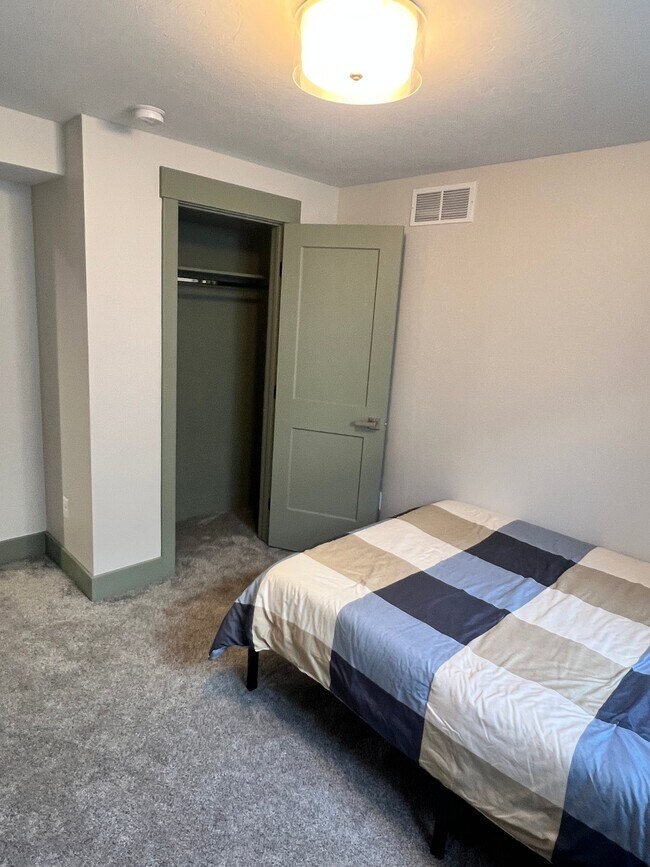 Photo - 422 W 18th St