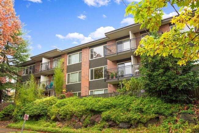 Photo - 524 Federal Mercer Crest – Timeless Elegan...