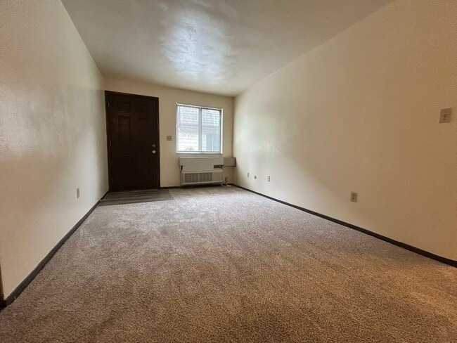 Photo - Beautiful First Floor 1 Bedroom Apartment Available at Kellywood Manor! Call Today! Unidad 602