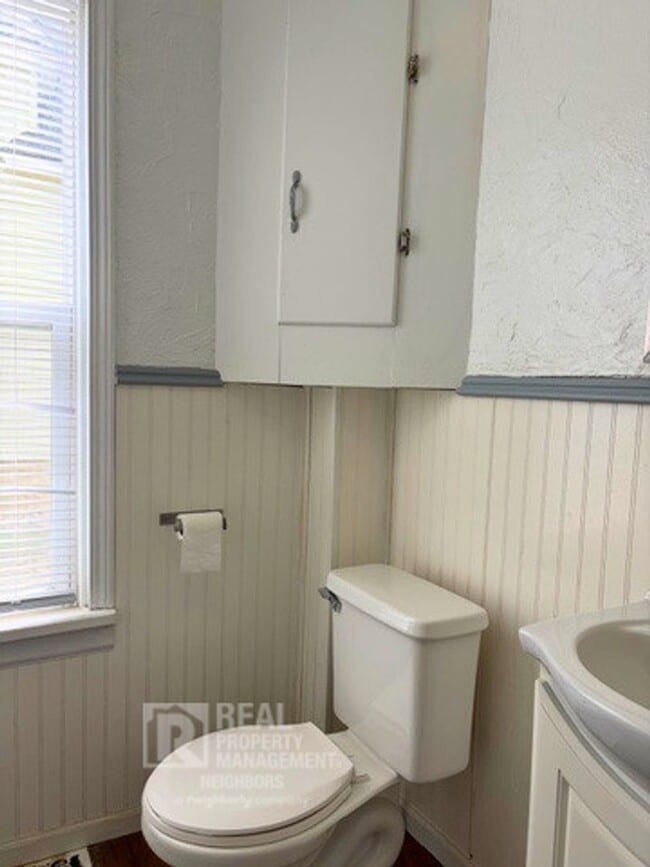 Photo - Welcome to Spacious 4 Bedroom, 1 Bathroom Holland Home