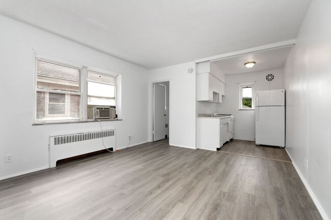 Photo - 618 Probasco St
