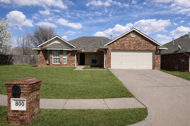 Building Photo - Great 3 Bed 2 Bath With Study In Edmond