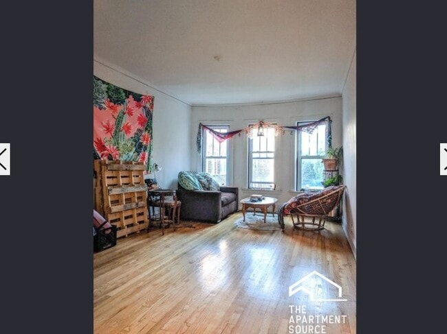 Building Photo - 5210 N Damen Ave