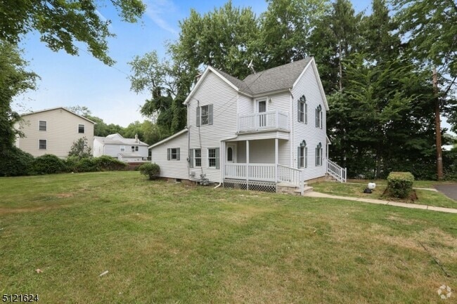 Building Photo - 302 N 10th St Rental