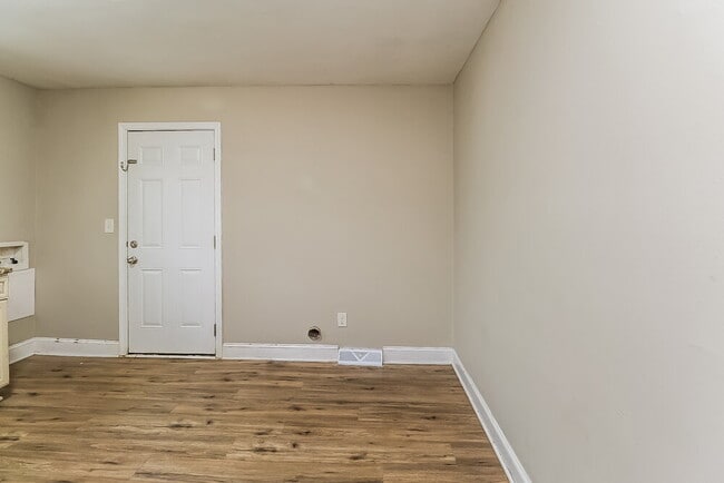 Photo - 617 Dunbrook Ln