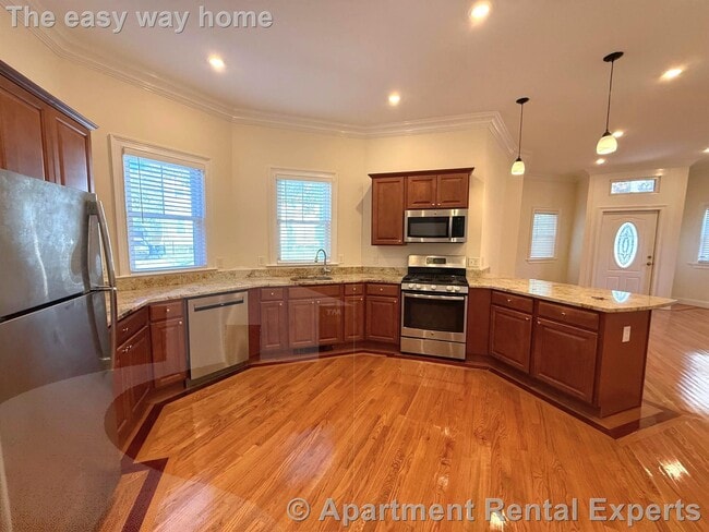 Building Photo - 406 Medford St Unit #1