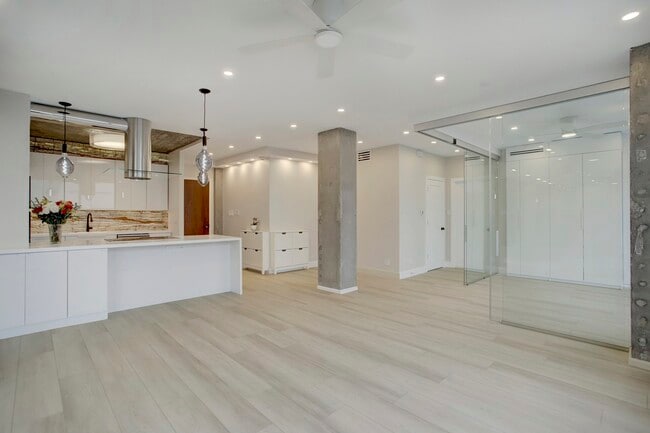 Building Photo - 3310 Timmons Ln Unit 15L Rental