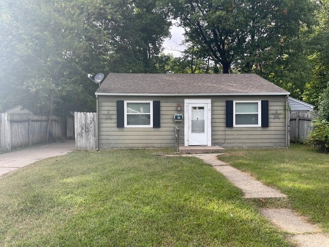 Building Photo - 915 40th St Ct