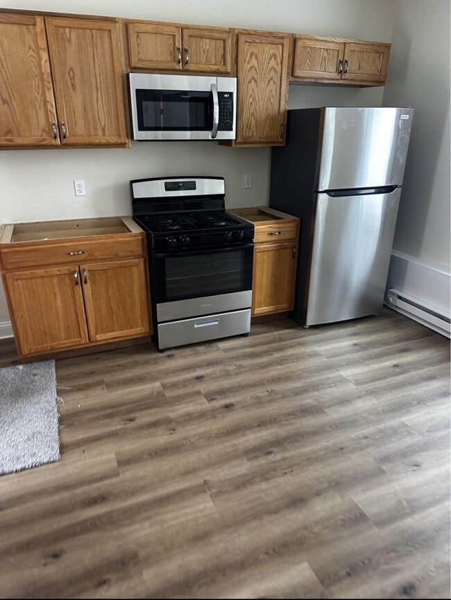 Photo - 1249 Main St