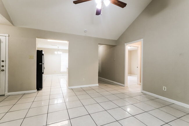 Photo - 2007 Deerhurst Ln