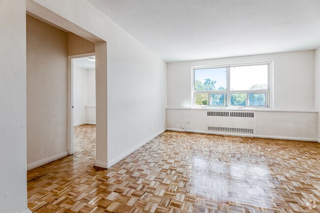 2BR, 1BA - 626SF - Living Room - 2355 Lake Shore Blvd W