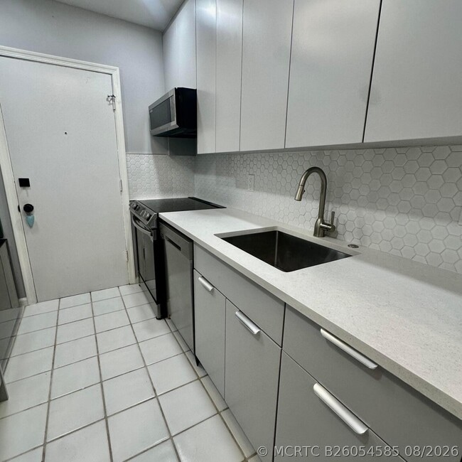 Photo - 2171 NE 66th St Unit 828