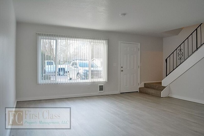 Photo - 2725 Maywood Dr