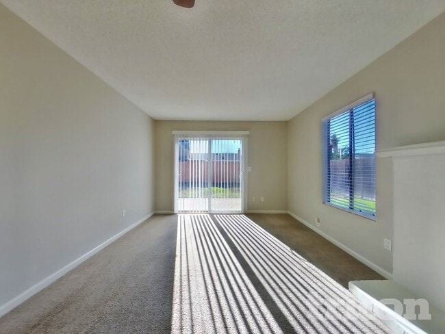 Photo - 5294 Acacia Way