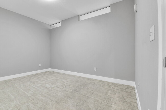 Photo - $1,695 - 1 Bed, 1 Bath Condo with In Unit Laundry in Secured Building! Unidad #306