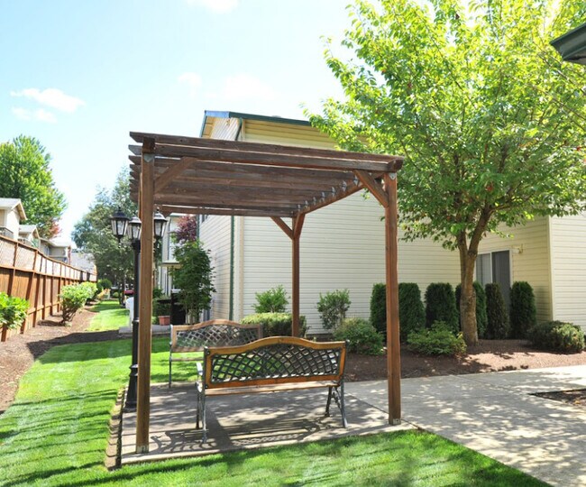 Photo - Emerald Pointe Apartments