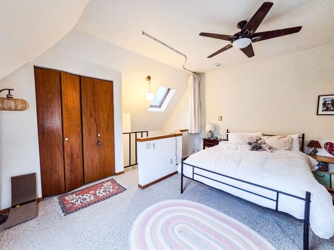 Building Photo - 438 W Wilson St Unit #3