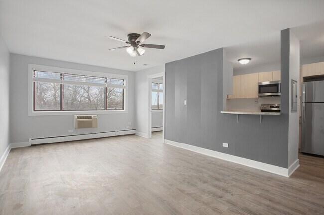 Photo - 6826 N Ridge Blvd Unit 406