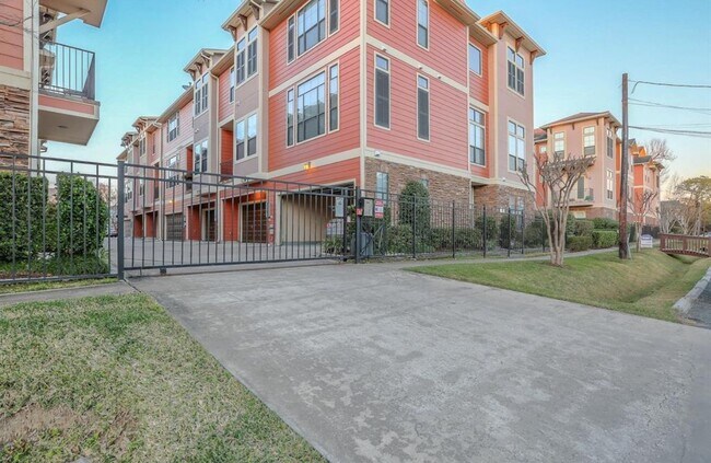 Photo - 1049 W 22nd St Unit C