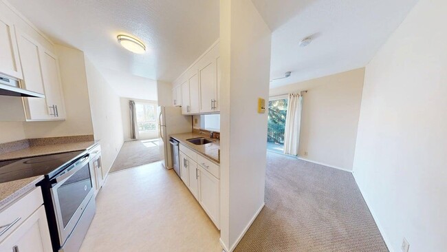 Photo - 2632 Warring St Unit 8