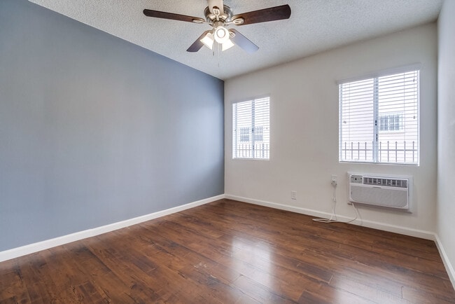 Photo - Classic Courtyard Building on Venice Blvd – Secure, Convenient, Pet-Friendly