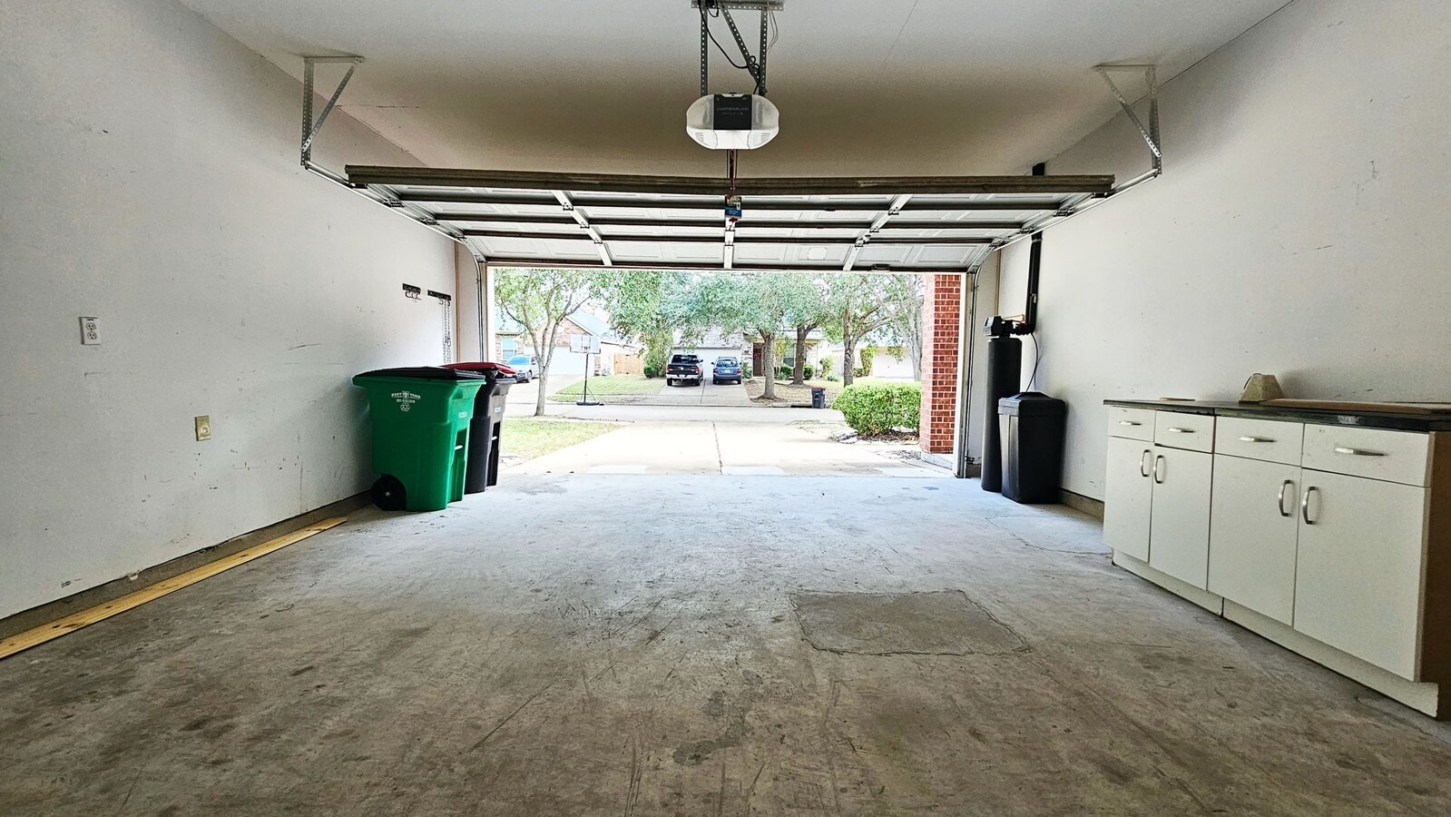 Photo - 211 Briar Trace Ln