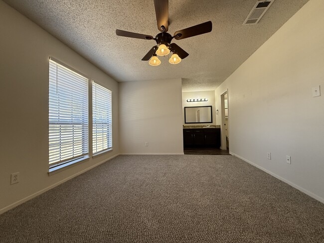 Photo - 1017 Johnson St