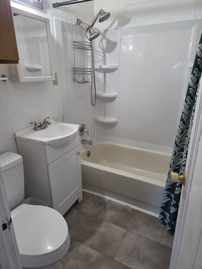 Photo - 933 Custer Ave