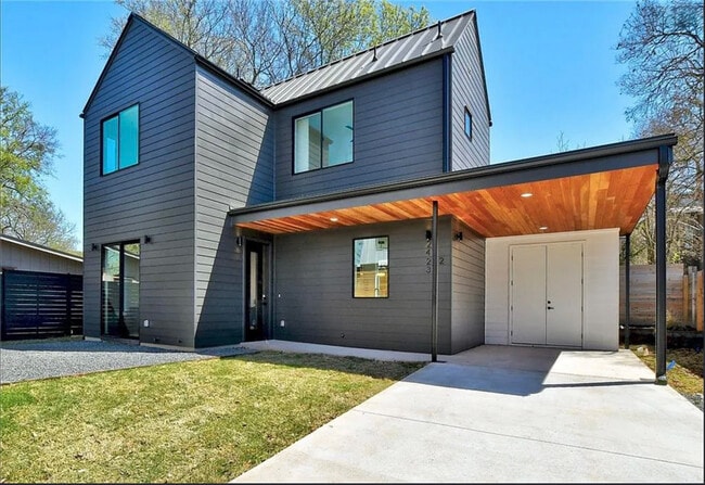 Building Photo - 2423 Wilson St