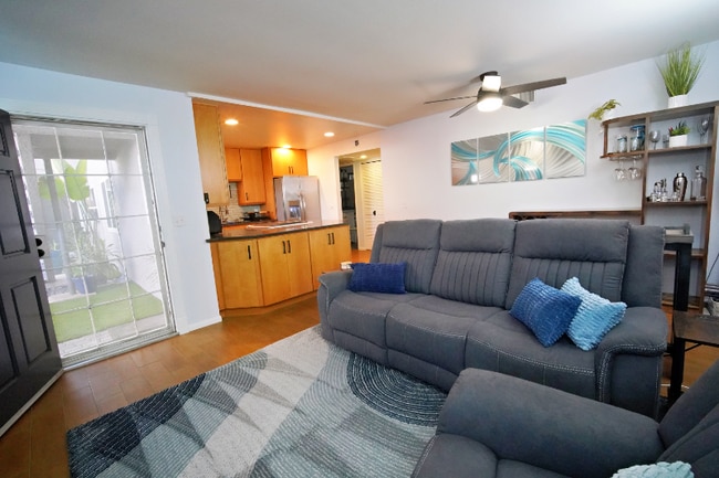 Building Photo - 3922 Albatross St