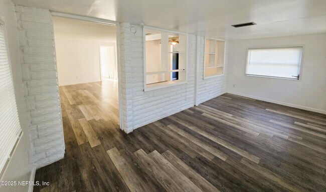 Photo - 9142 4th Ave