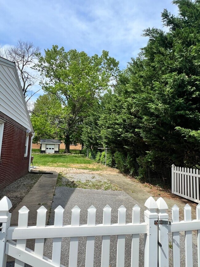 Photo - 3 Bedroom, 1 Bath Rancher Available for Rent! House