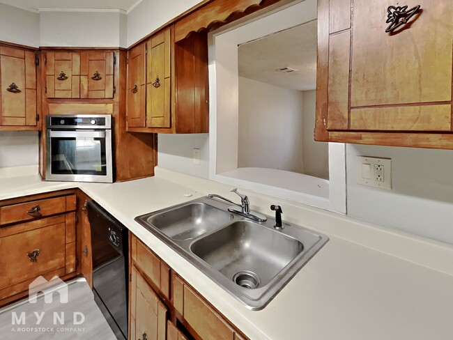 Photo - 1687 Coronet Dr