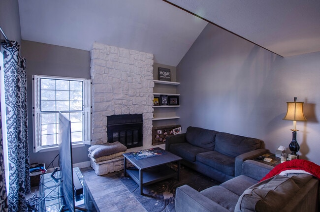 Photo - 272 Cobblestone Dr