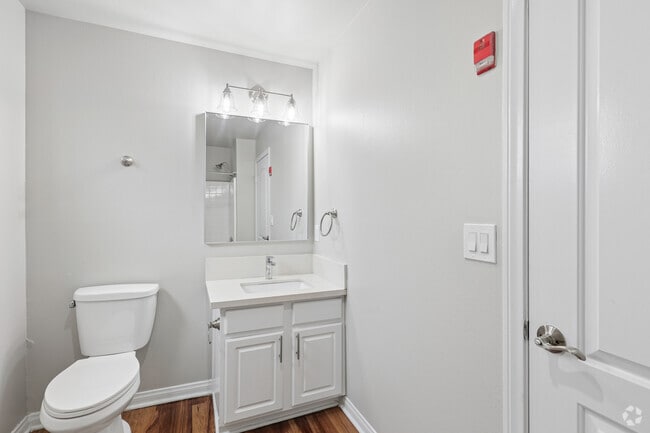 3BR, 2BA - 1,576SF - Primary Bathroom