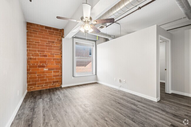 1BR, 1BA - 760SF - Living Room