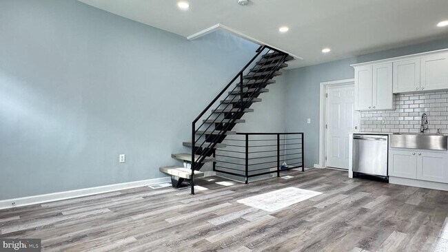 Photo - 163 W Palmer St